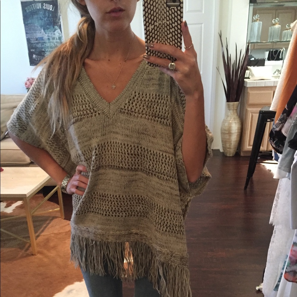 Cozy Knit Fringe Sweater - Gray